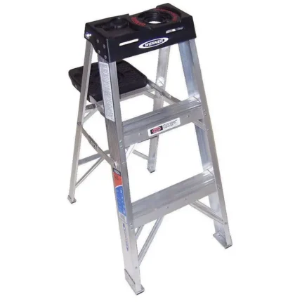 3-Foot Aluminum Stepladder – 300-Pound Weight Capacity